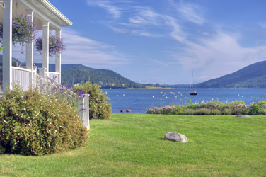 Maine cottage overlooking water