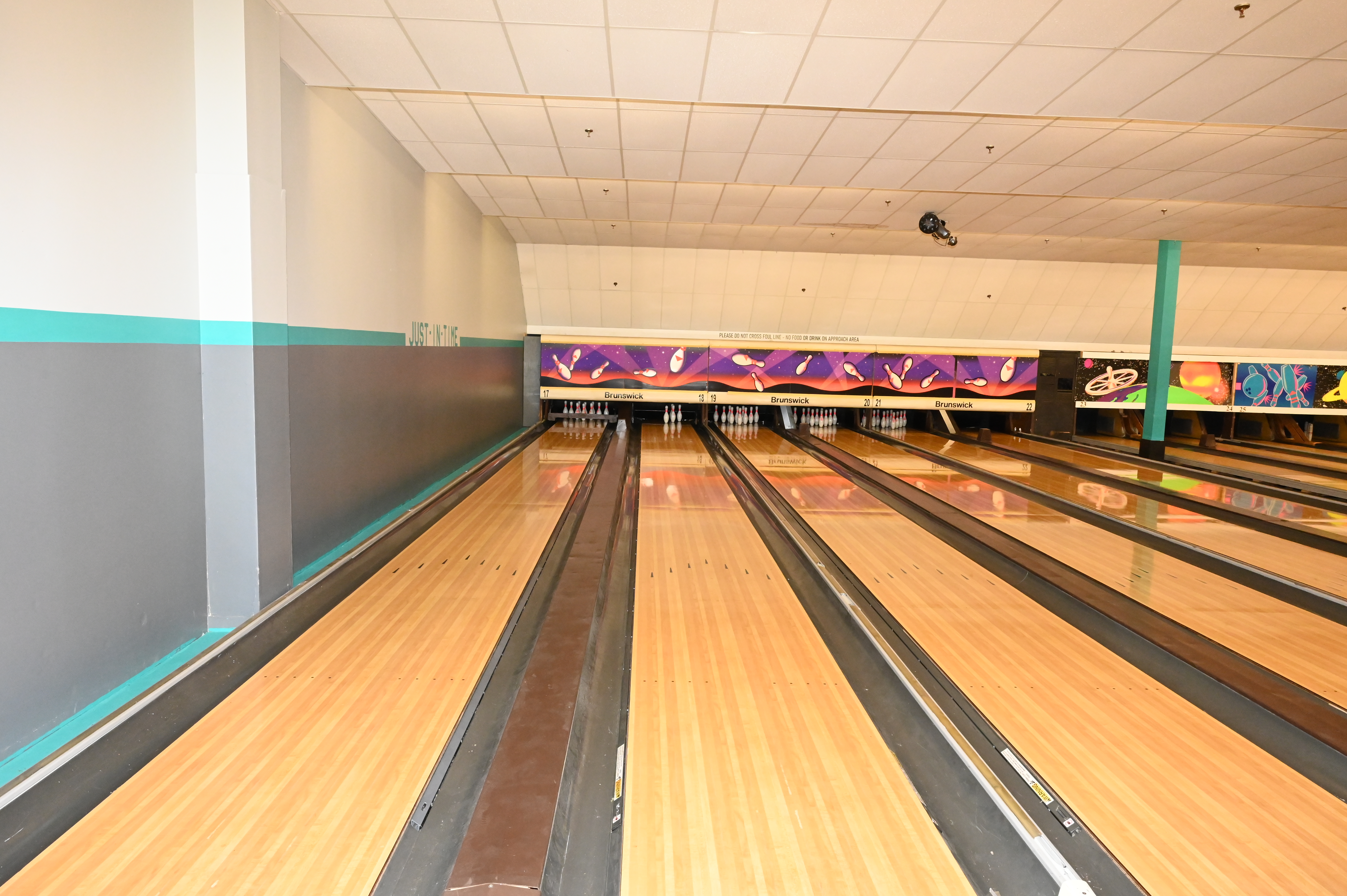 BOWLING ALLEY LEFT SIDE INTERIOR