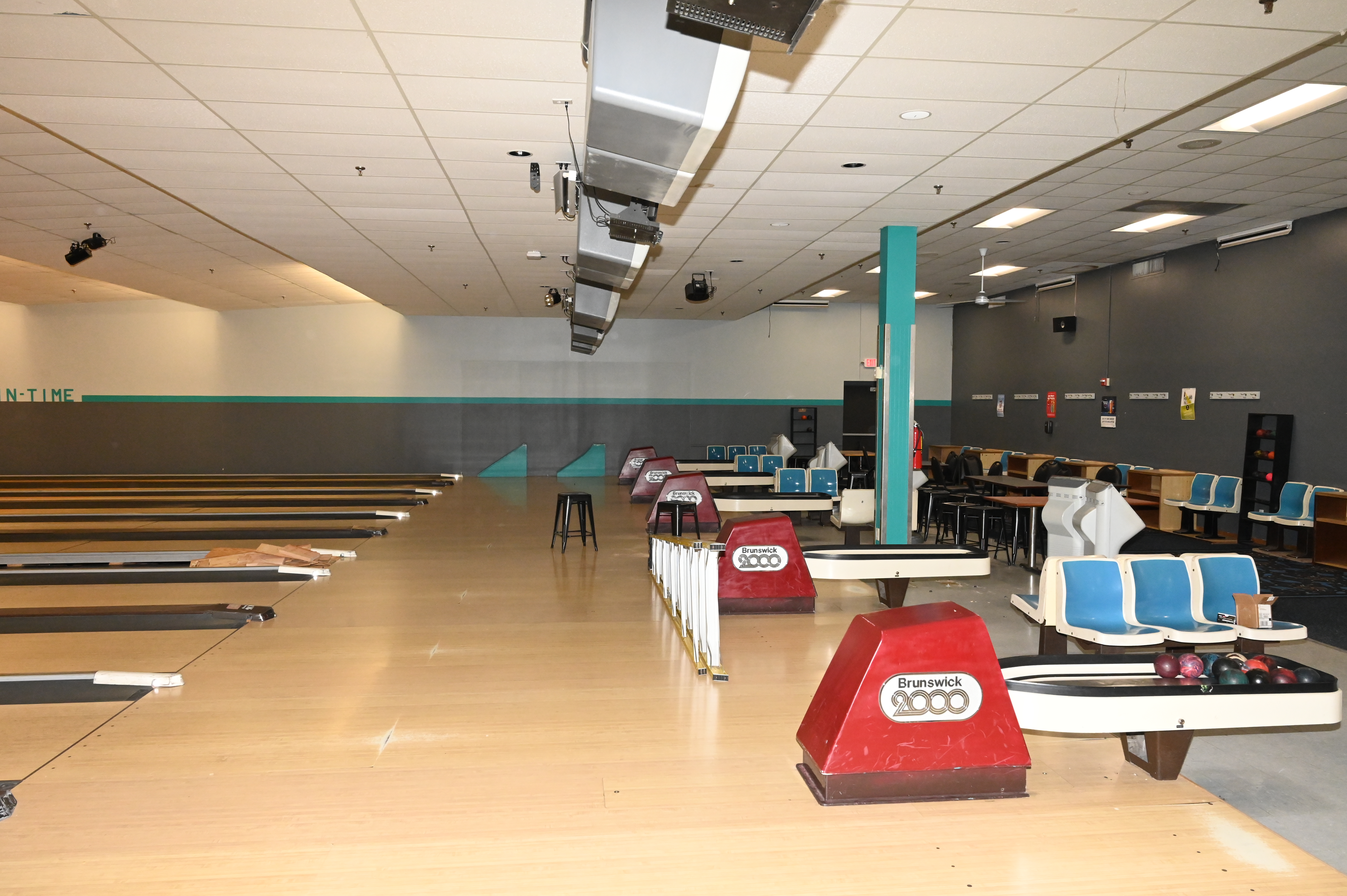 BOWLING ALLEY LEFT SIDE INTERIOR