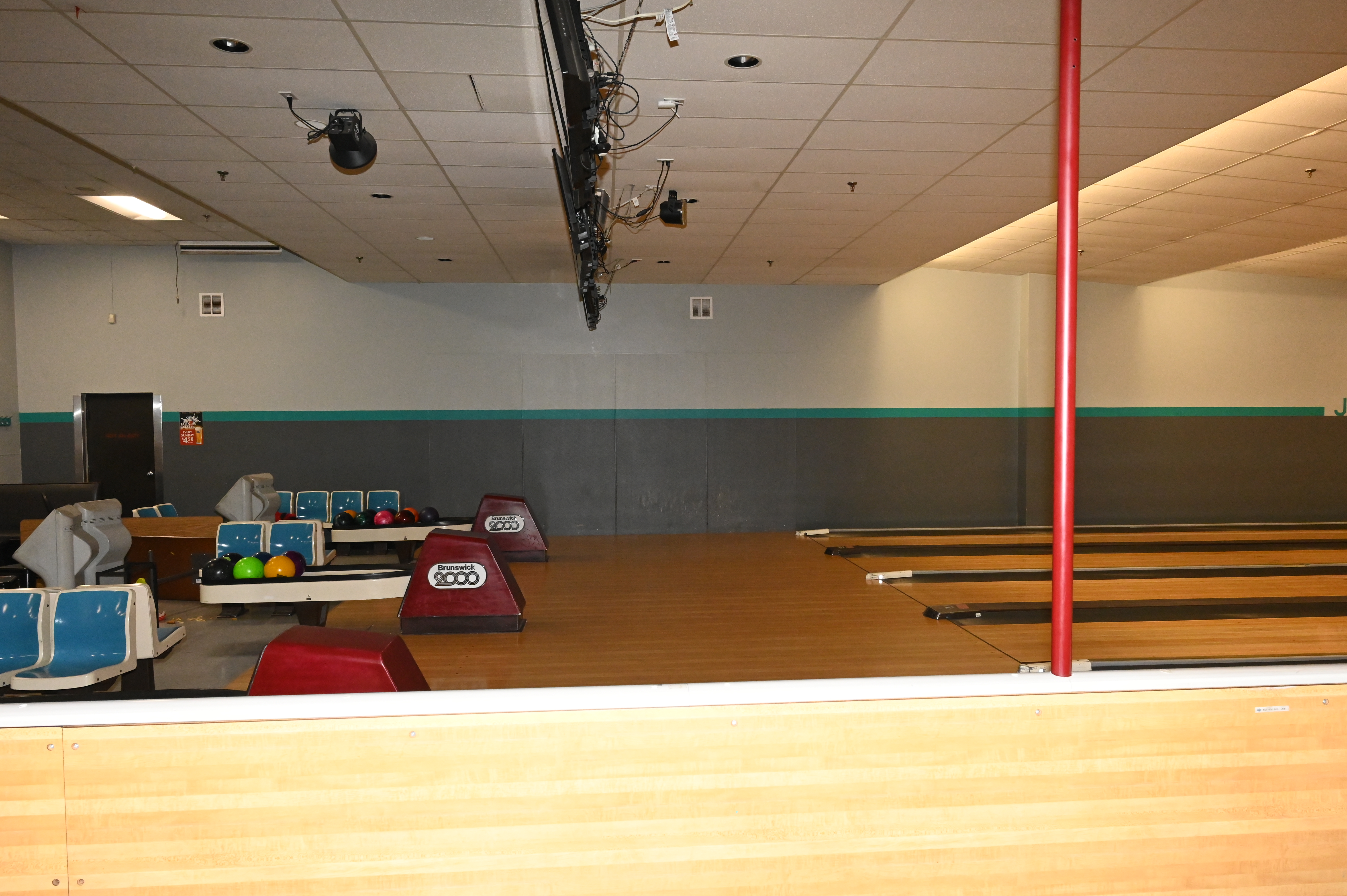 BOWLING ALLEY LEFT SIDE INTERIOR