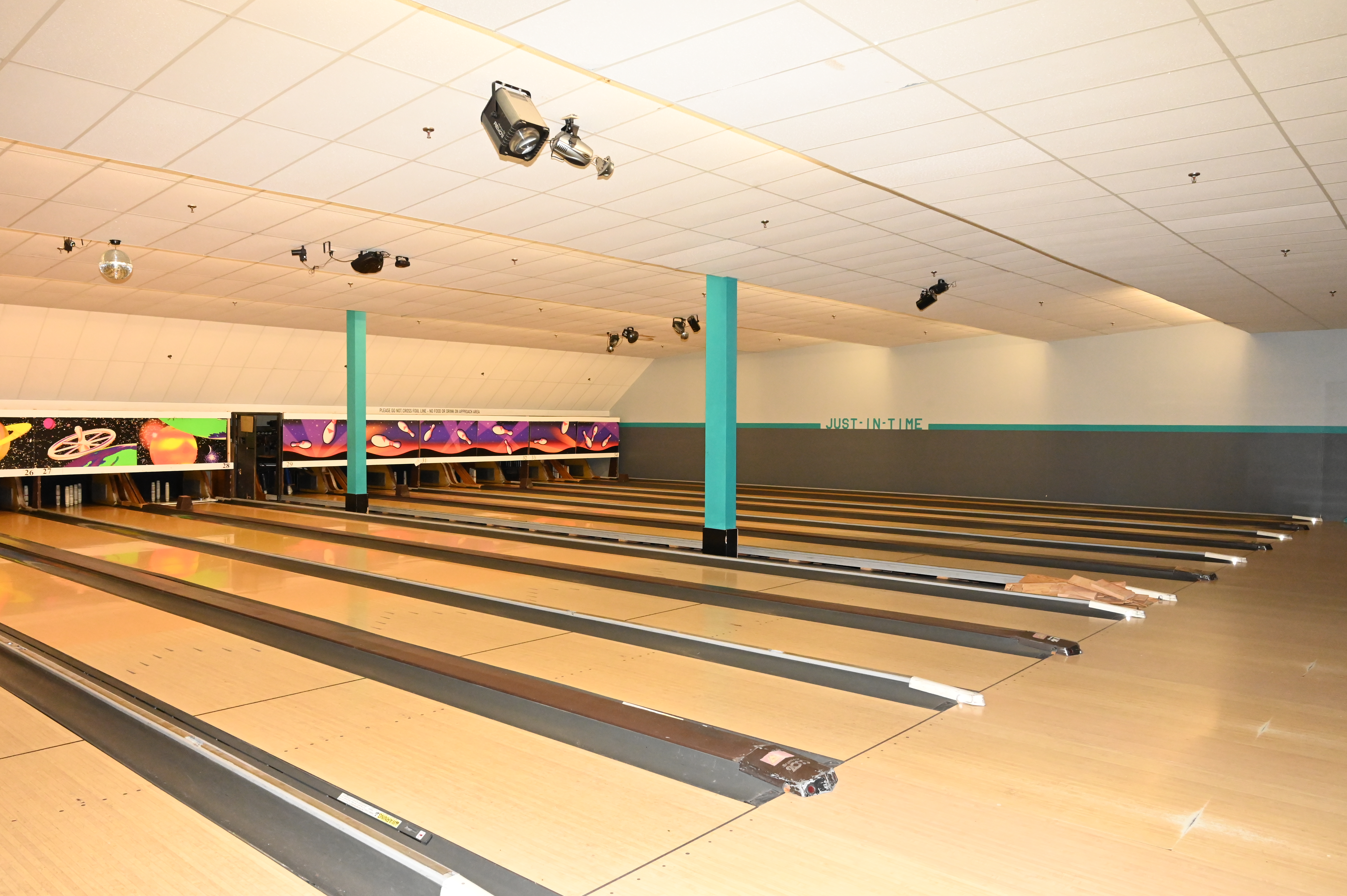 BOWLING ALLEY LEFT SIDE INTERIOR