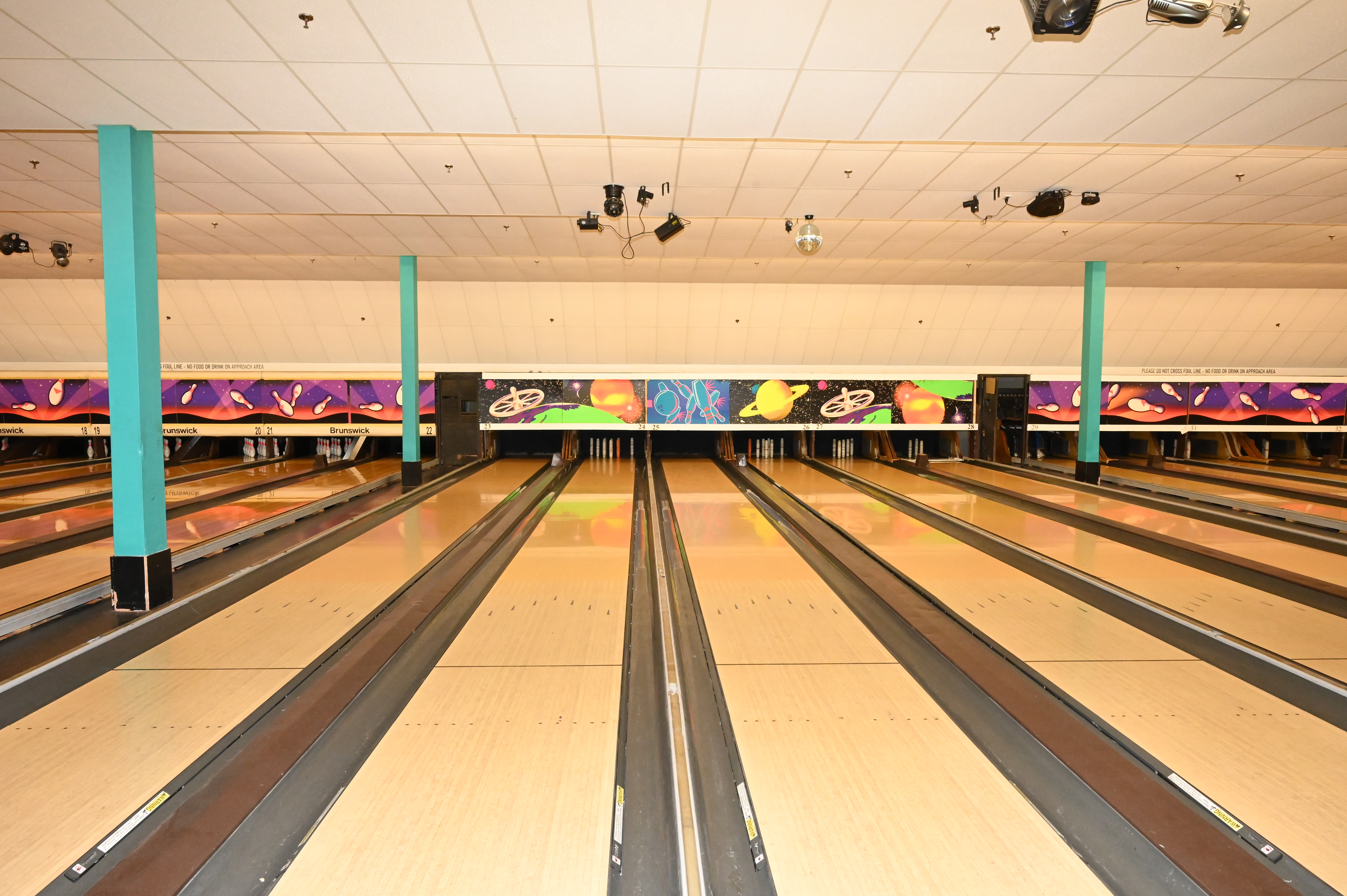 BOWLING ALLEY LEFT SIDE INTERIOR