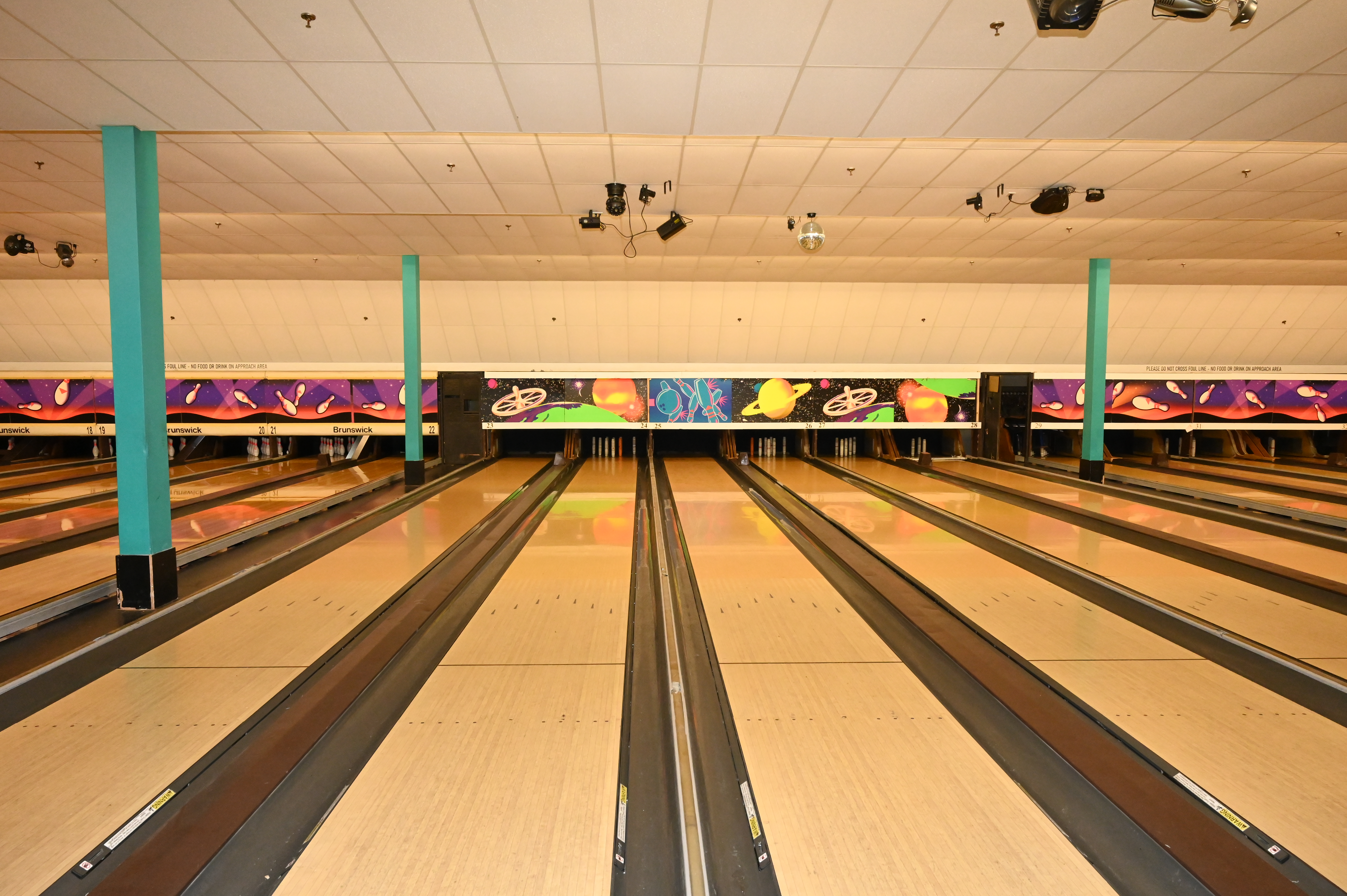 BOWLING ALLEY LEFT SIDE INTERIOR