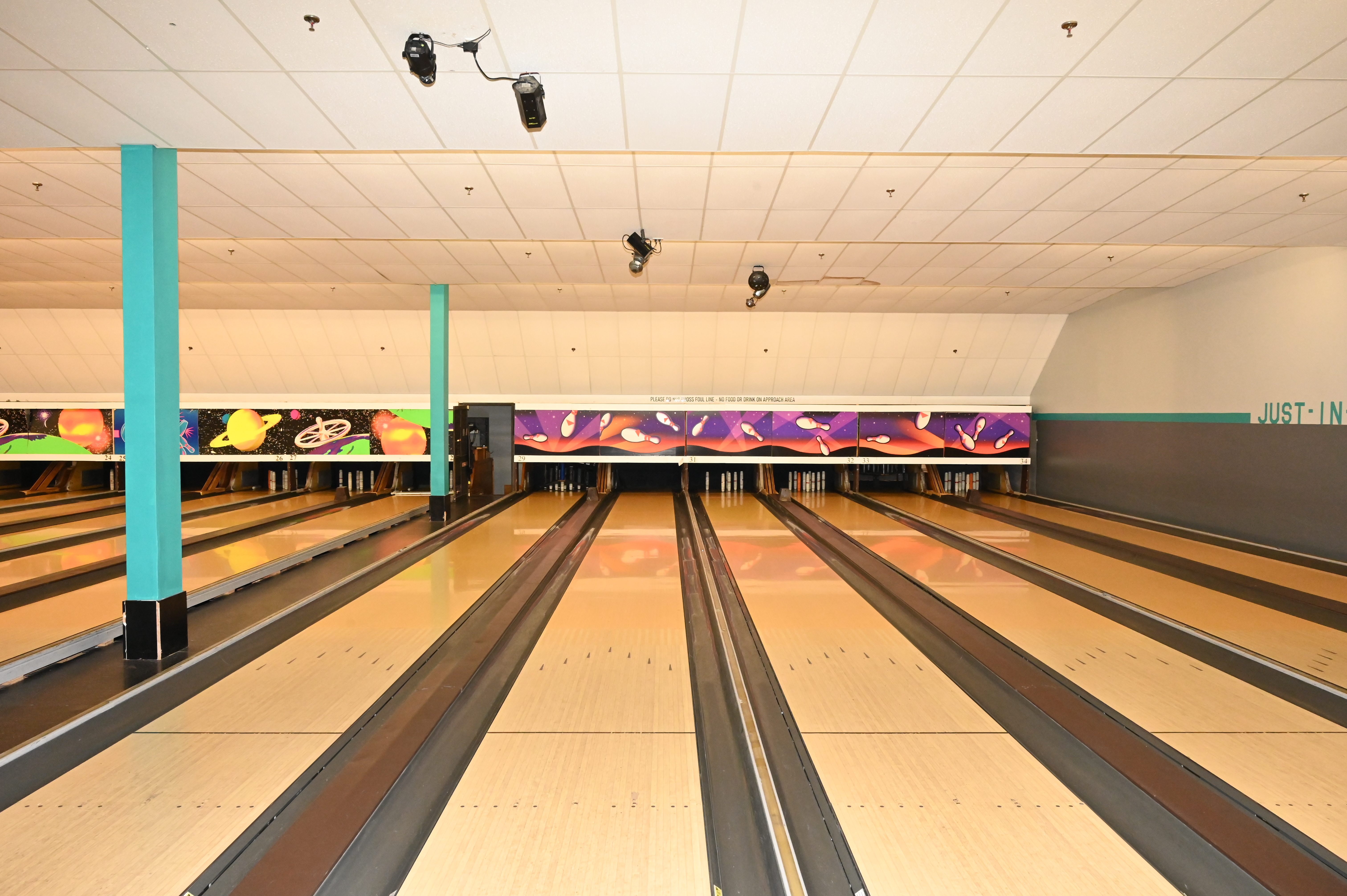 BOWLING ALLEY LEFT SIDE INTERIOR