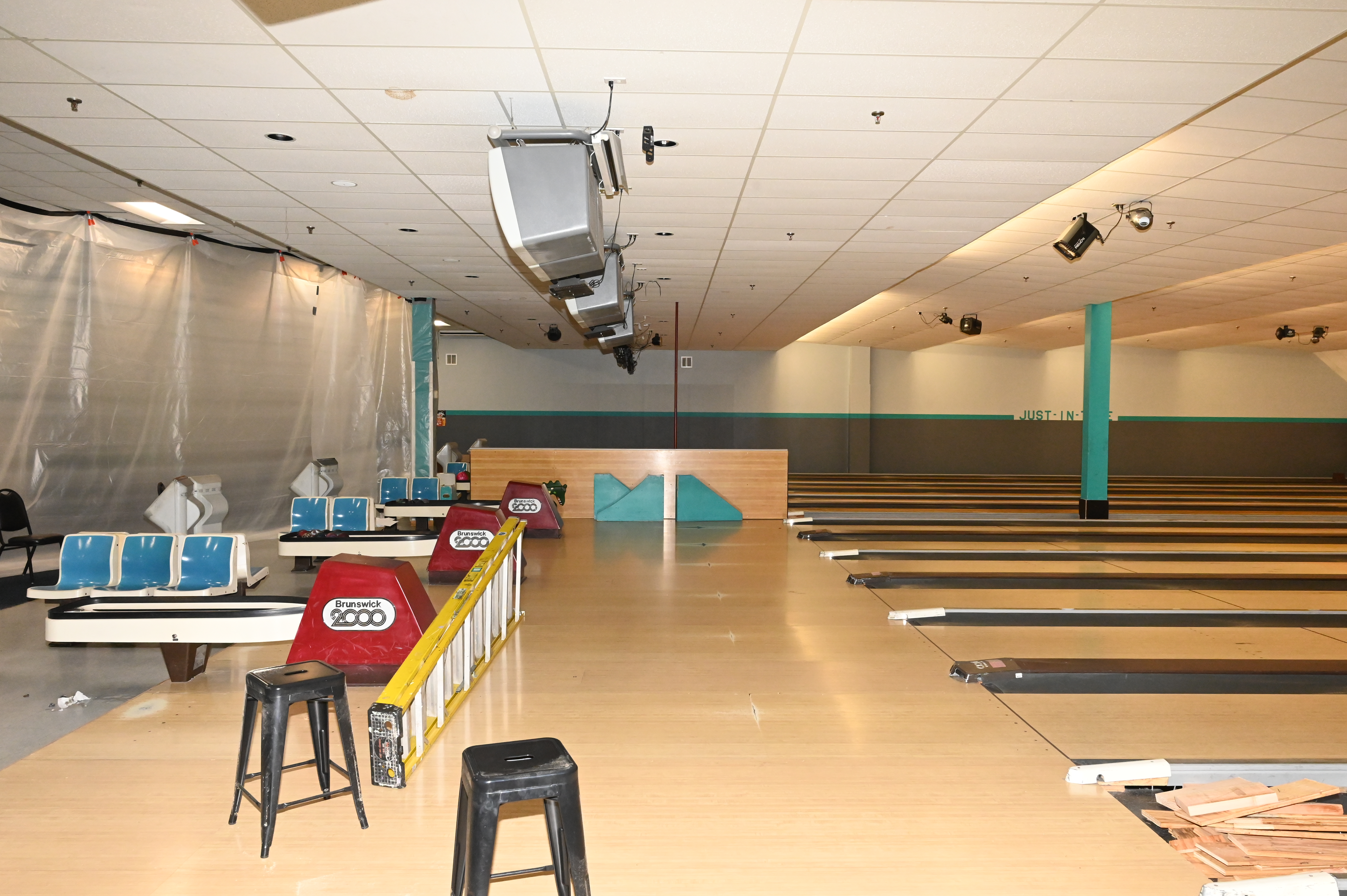 BOWLING ALLEY LEFT SIDE INTERIOR