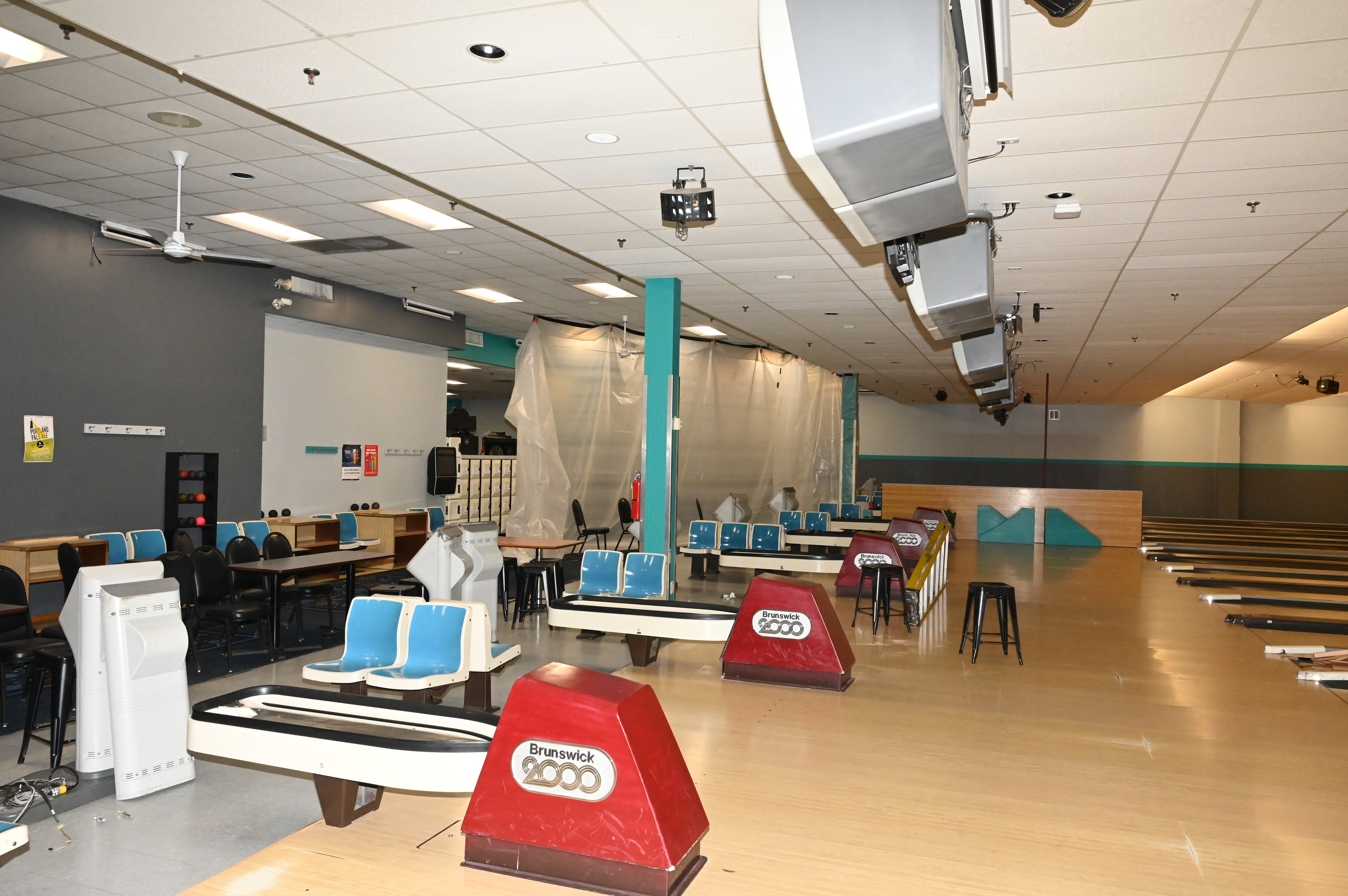 BOWLING ALLEY LEFT SIDE INTERIOR