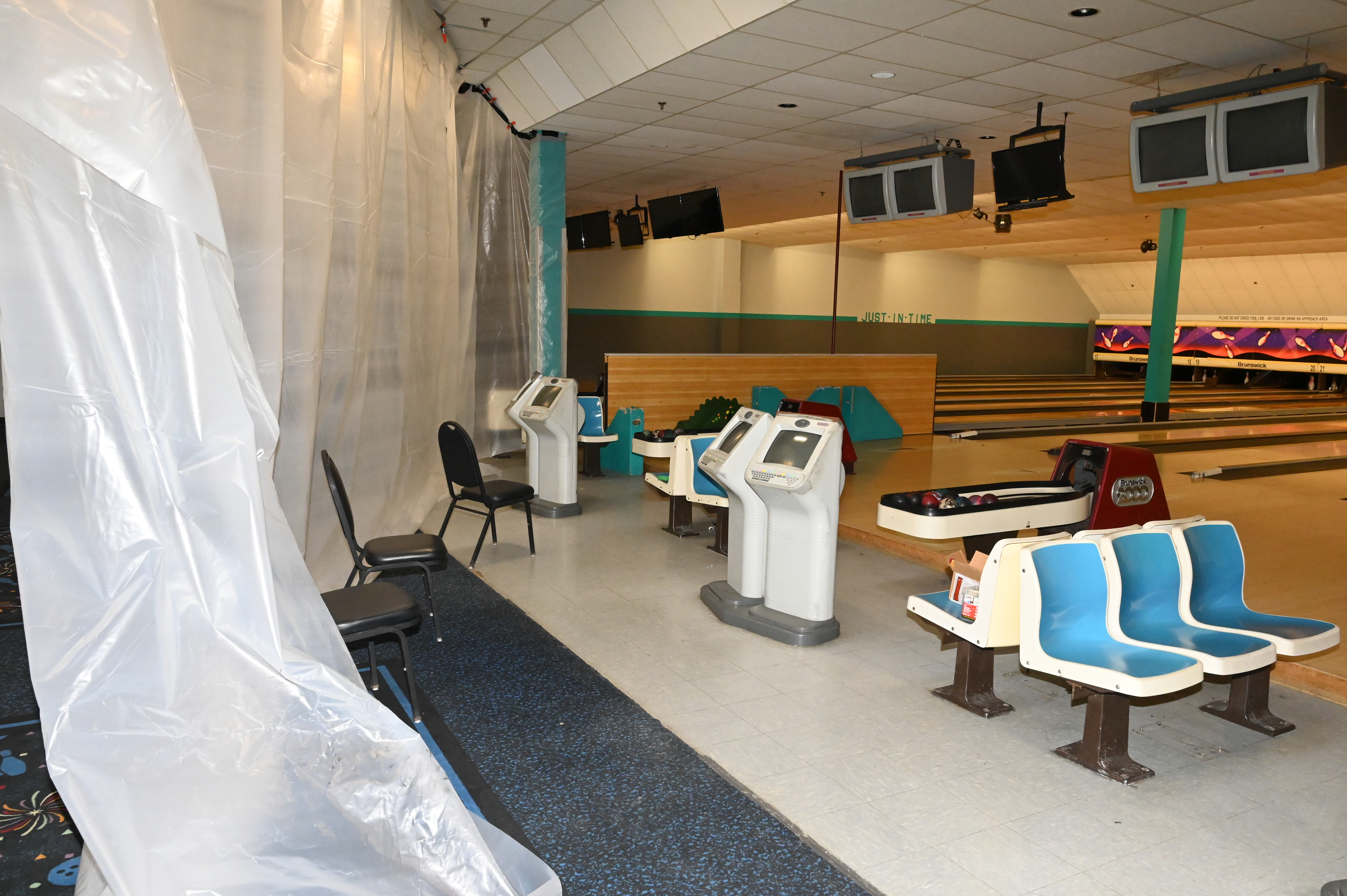 BOWLING ALLEY LEFT SIDE INTERIOR