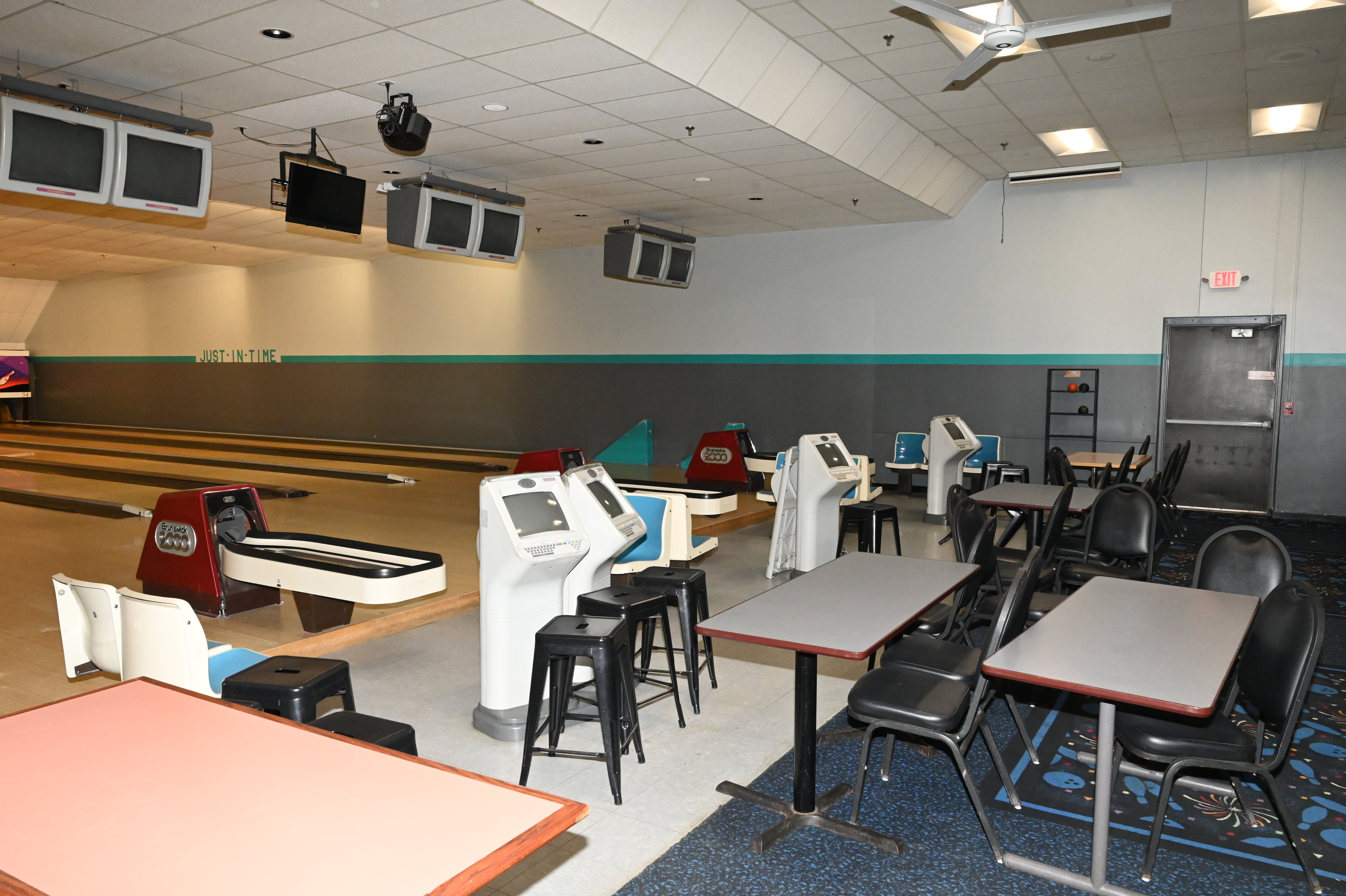 BOWLING ALLEY LEFT SIDE INTERIOR
