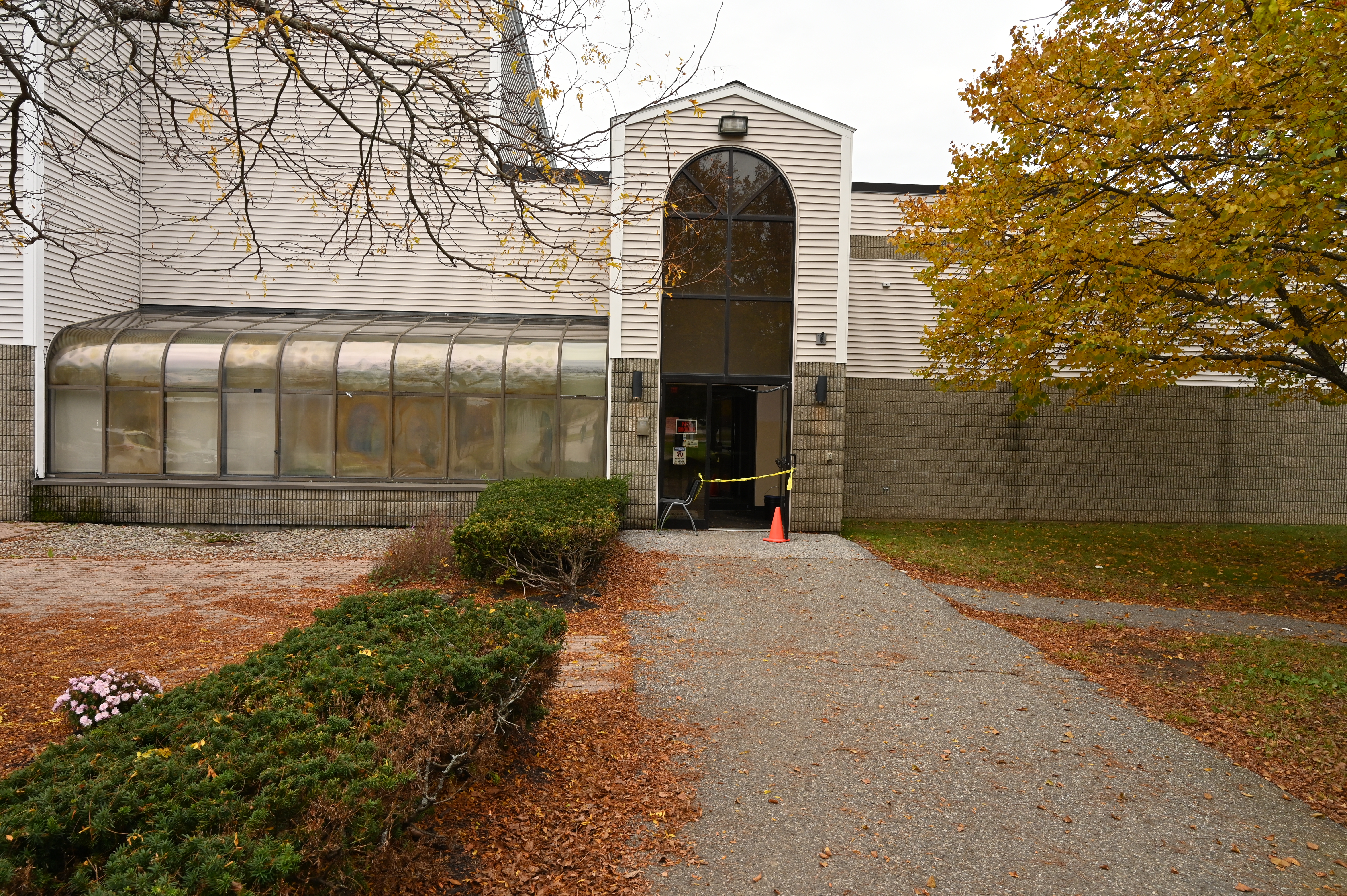 BOWLING ALLEY-OVERALL EXTERIOR (DAYTIME)