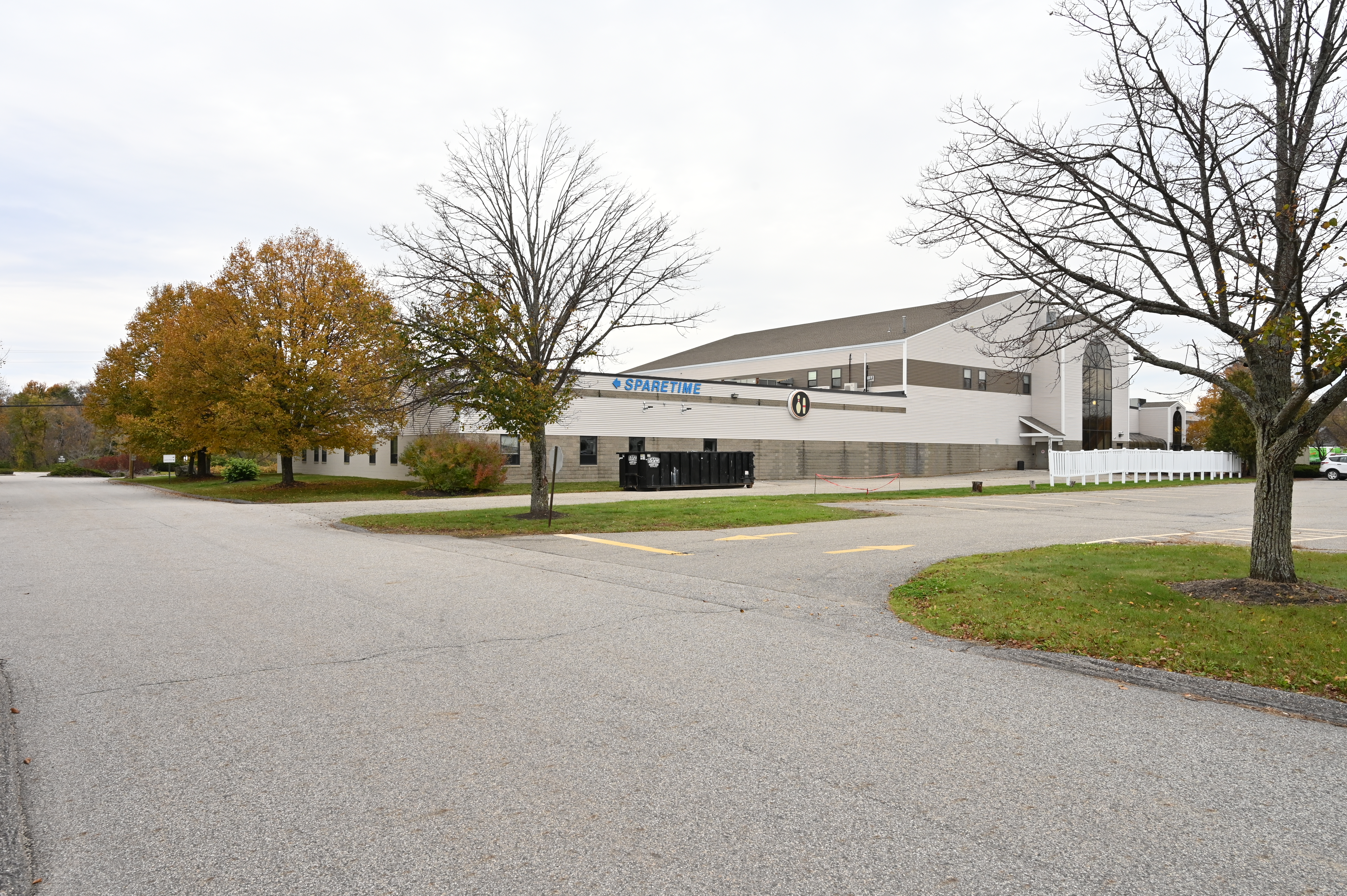 BOWLING ALLEY-OVERALL EXTERIOR (DAYTIME)