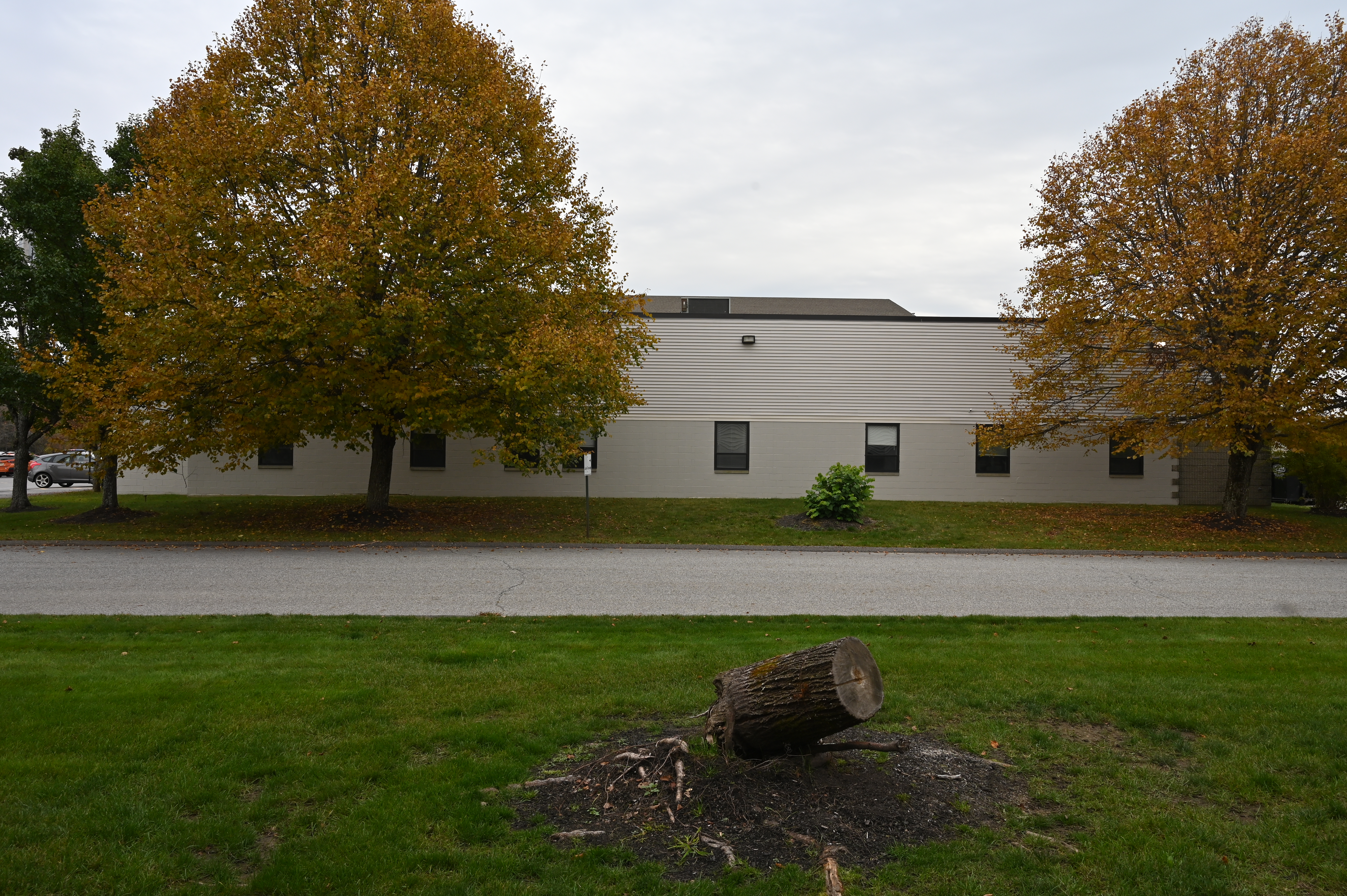 BOWLING ALLEY-OVERALL EXTERIOR (DAYTIME)