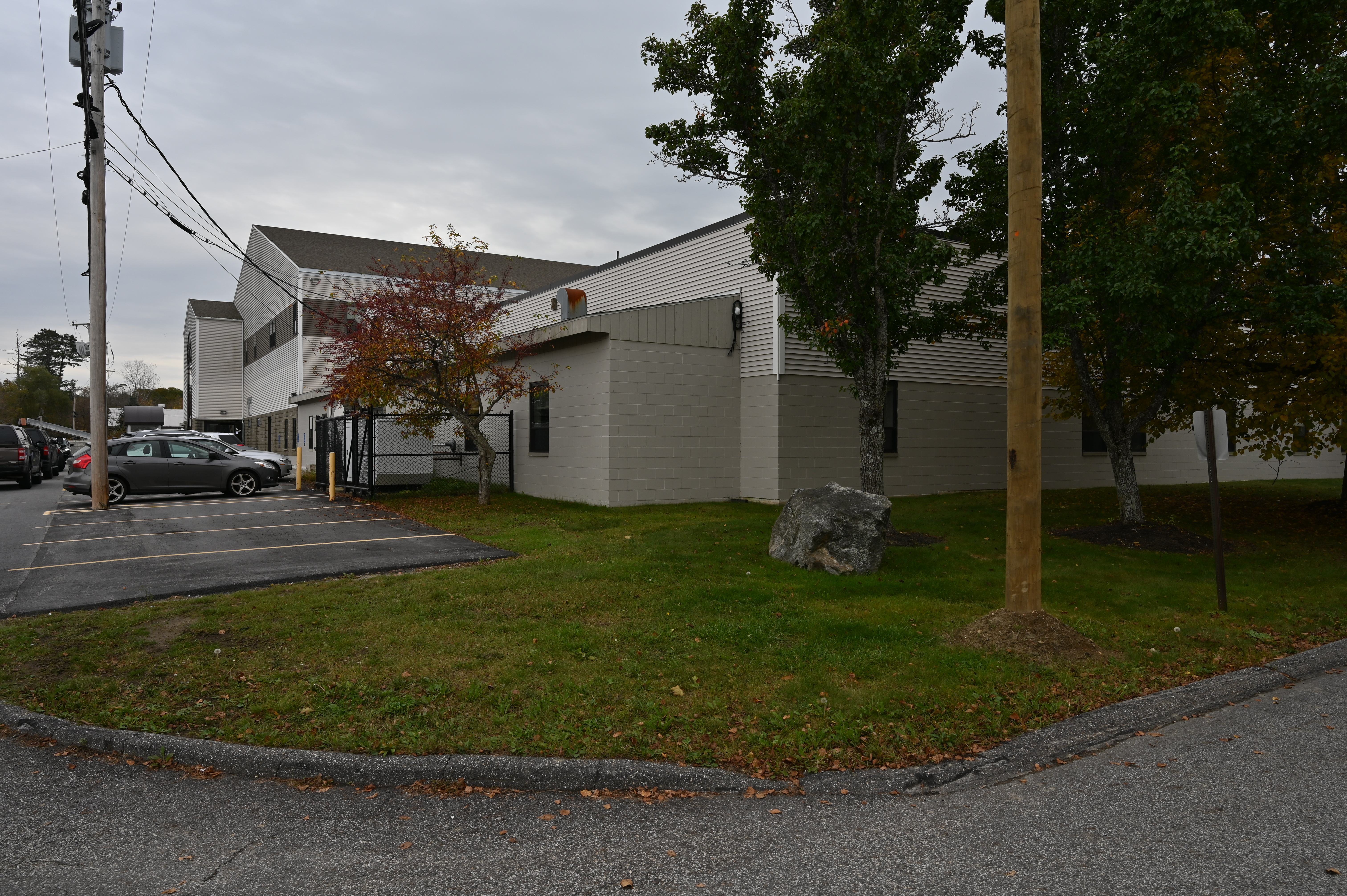 BOWLING ALLEY-OVERALL EXTERIOR (DAYTIME)