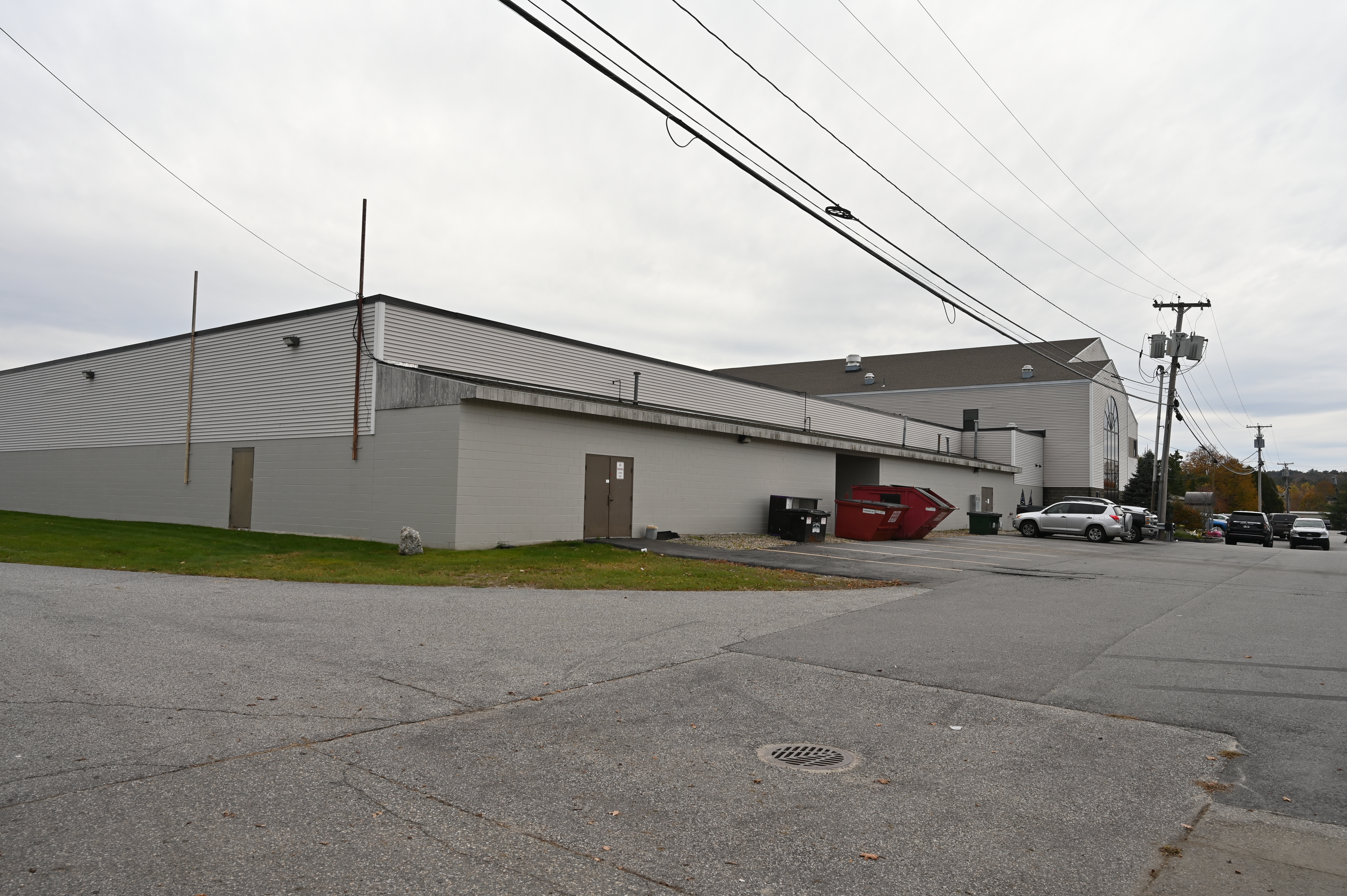 BOWLING ALLEY-OVERALL EXTERIOR (DAYTIME)