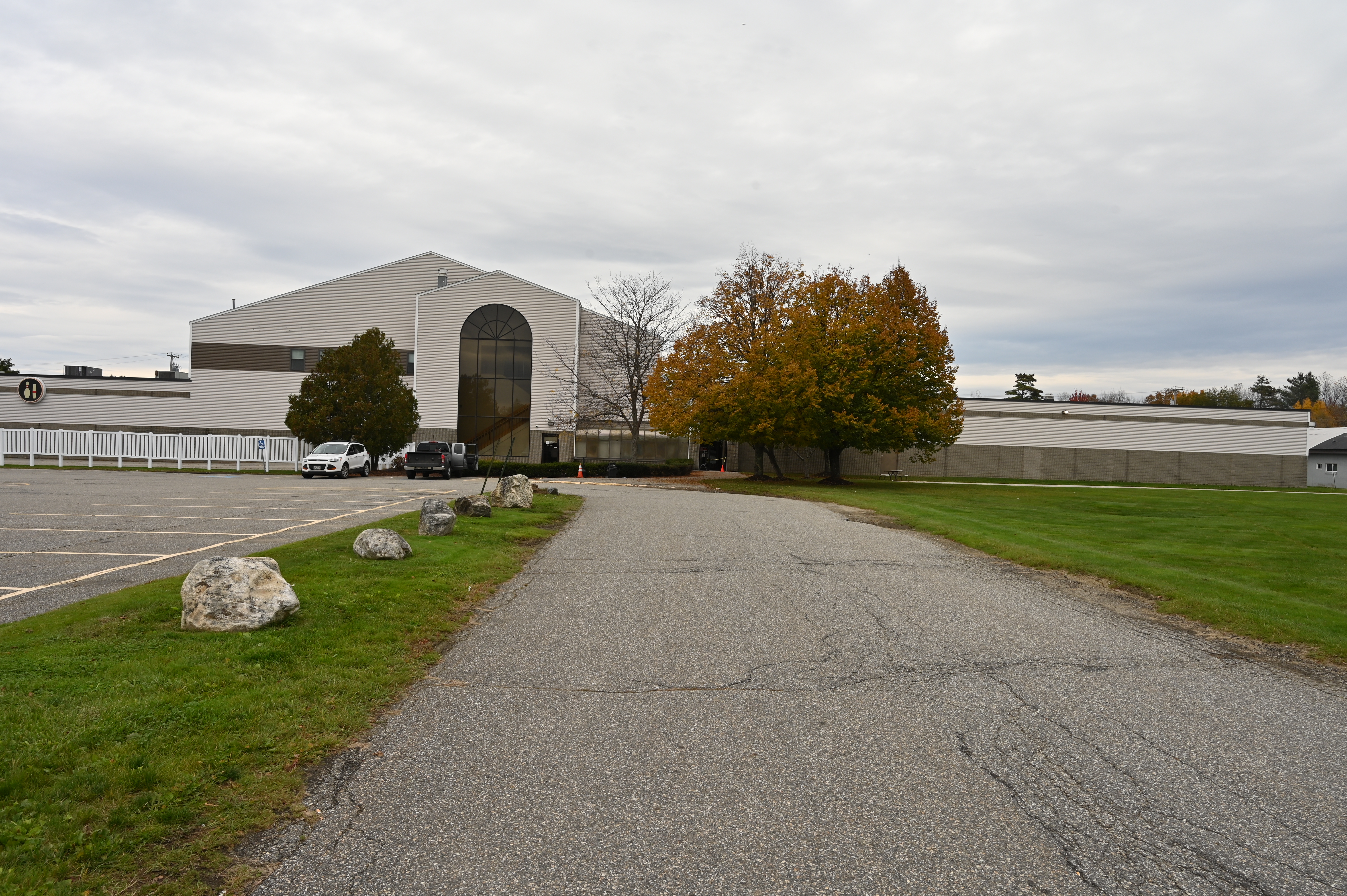 BOWLING ALLEY-OVERALL EXTERIOR (DAYTIME)