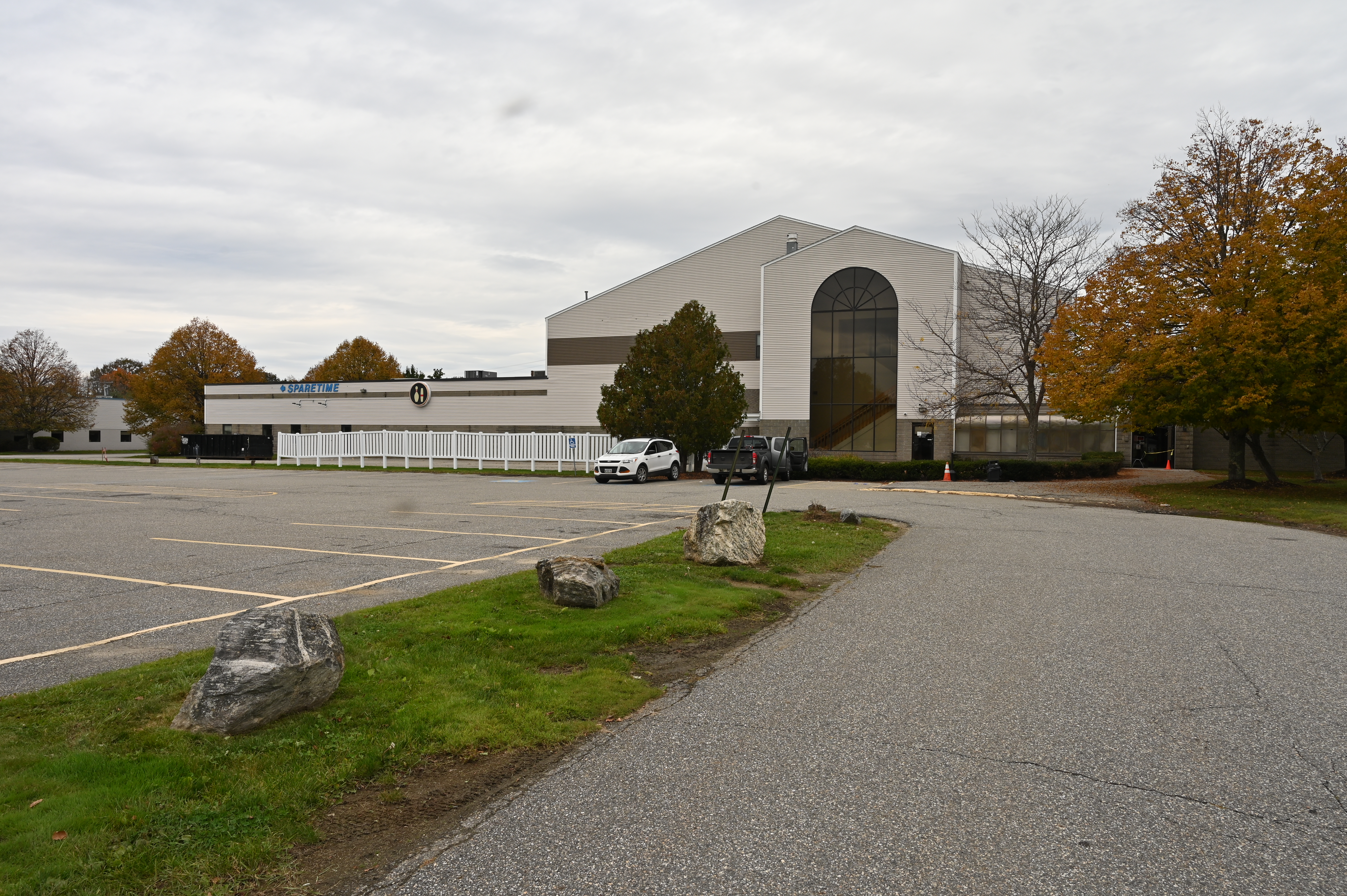 BOWLING ALLEY-OVERALL EXTERIOR (DAYTIME)