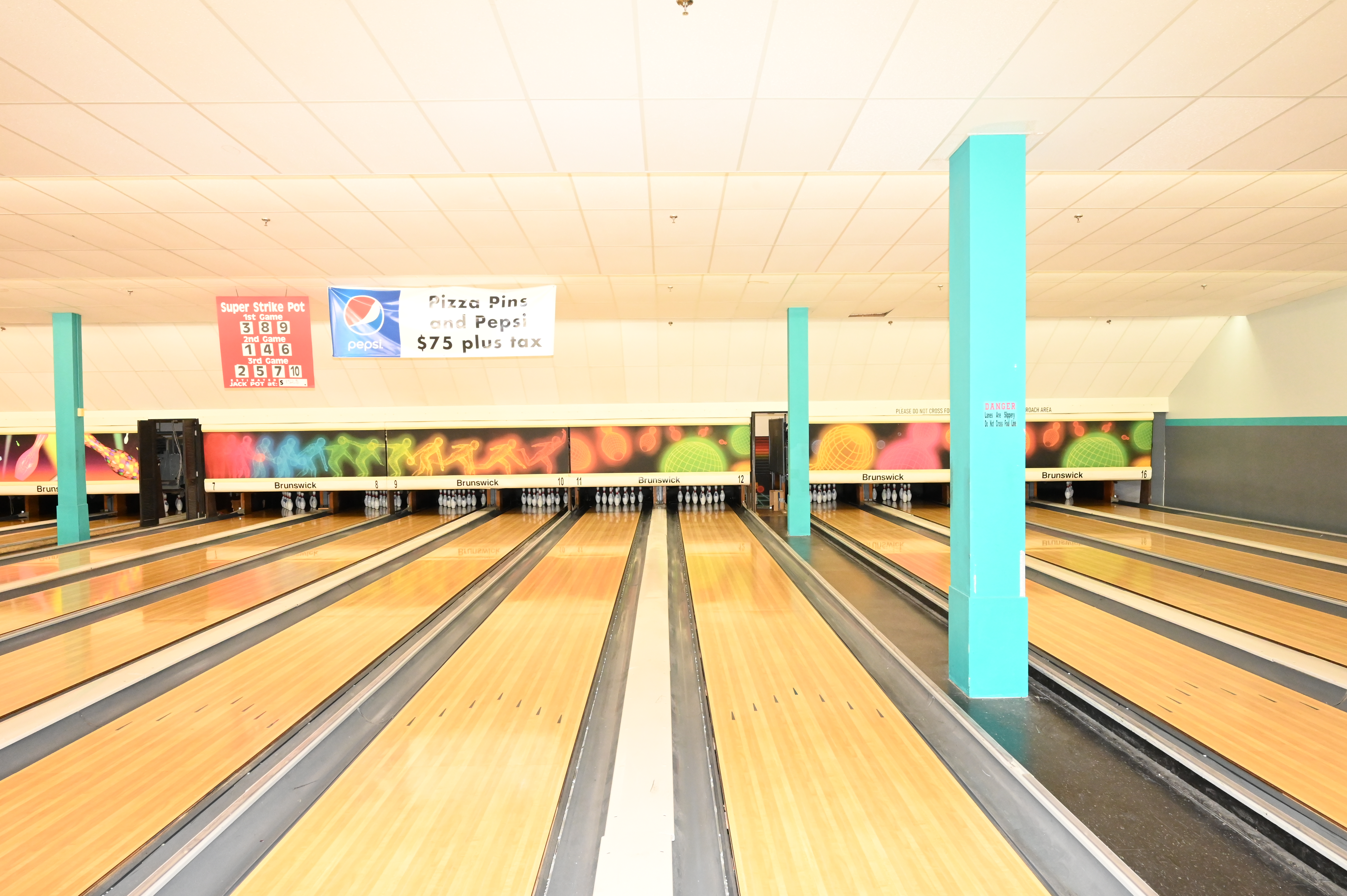 BOWLING ALLEY-RIGHT SIDE INTERIOR