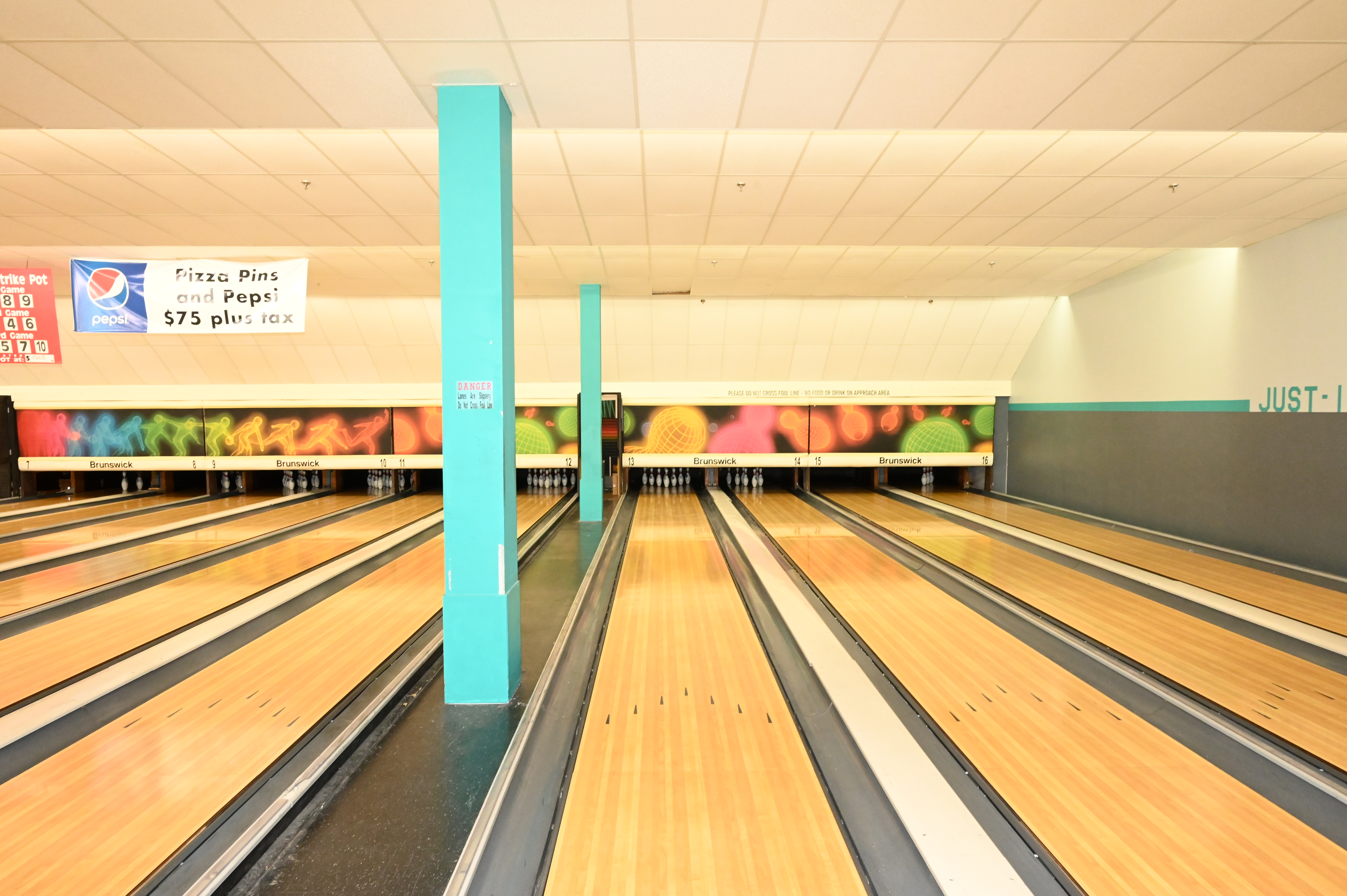 BOWLING ALLEY-RIGHT SIDE INTERIOR