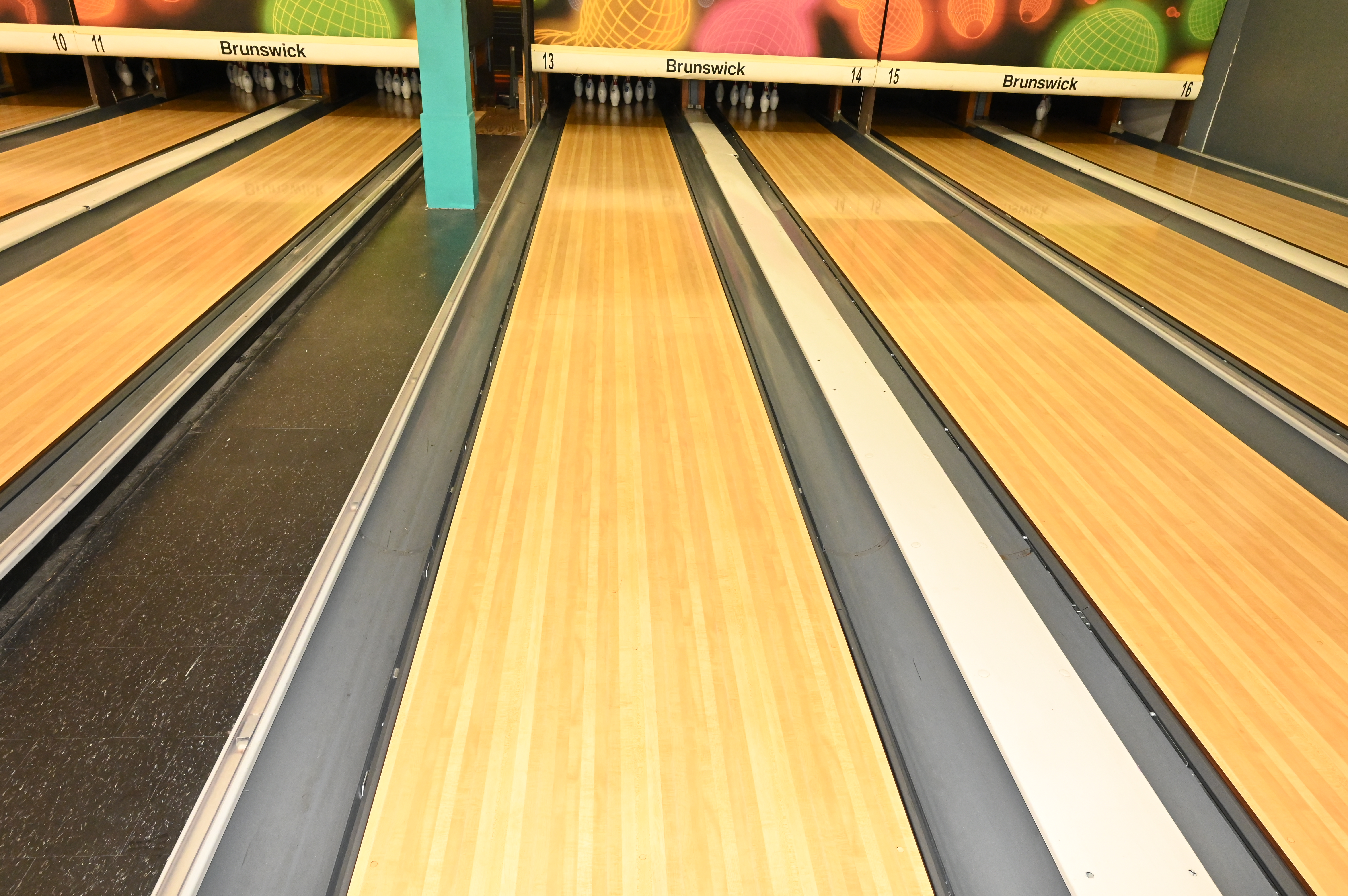 BOWLING ALLEY-RIGHT SIDE INTERIOR