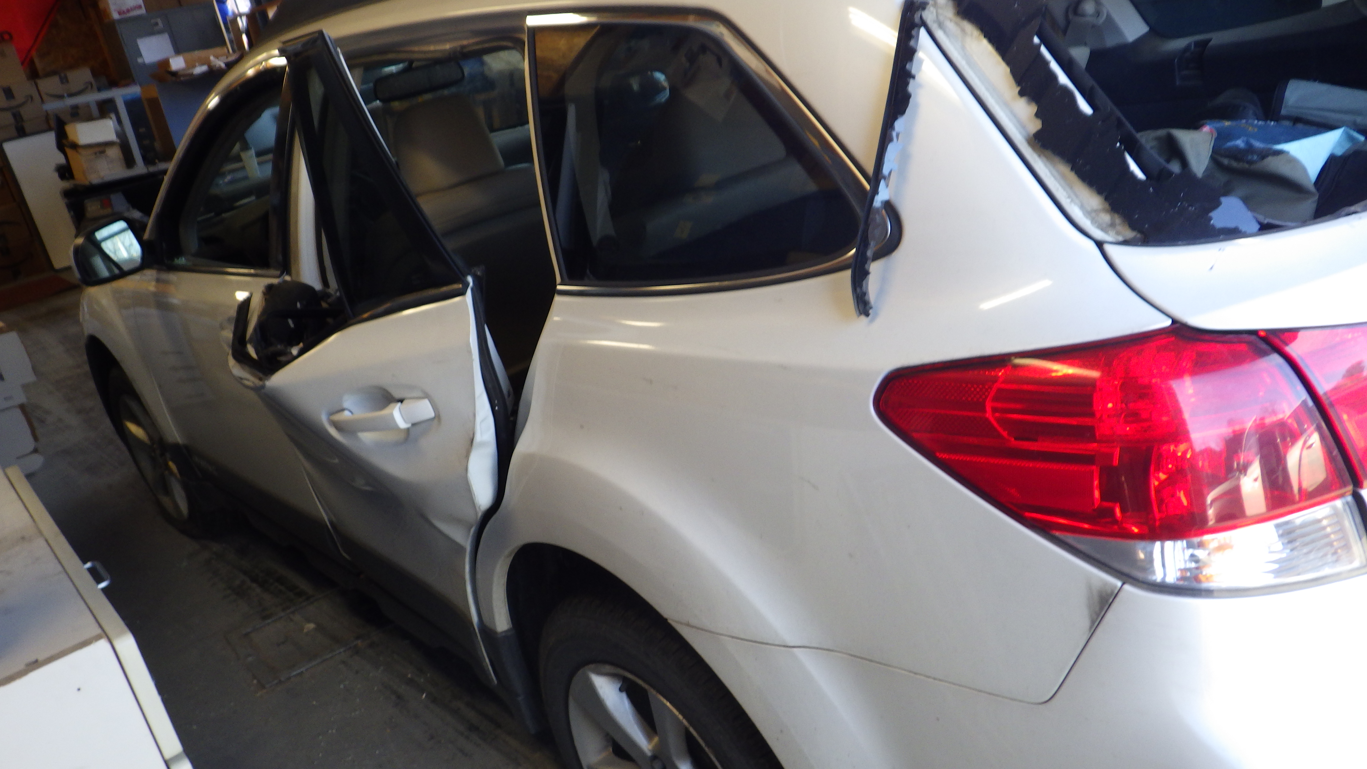 ROBERT CARD WHITE SUBARU