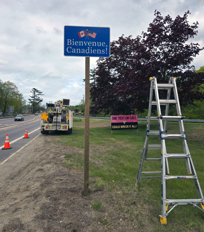 Sign welcoming Canadians at Old Orchard Beach