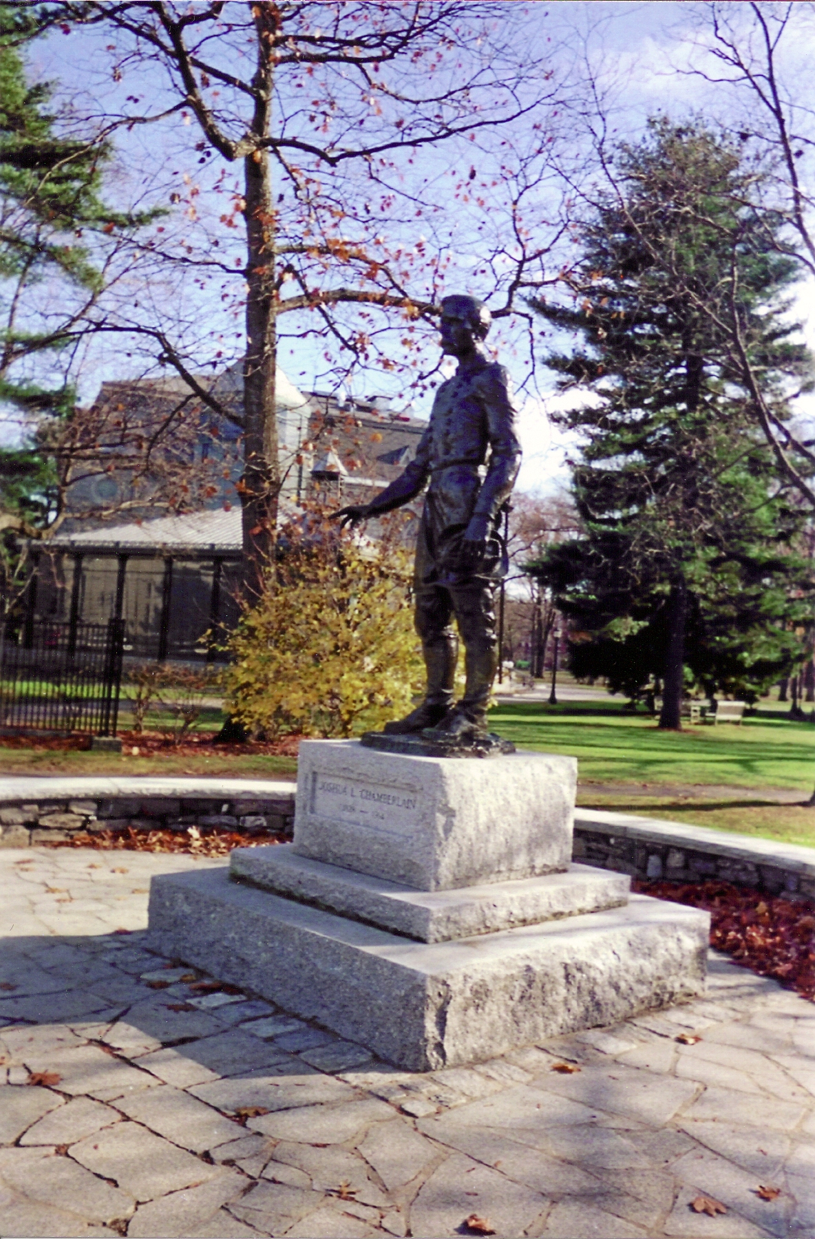 BrunswickStatue01