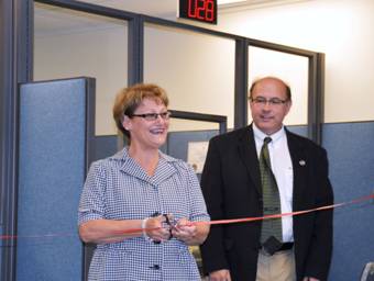 Image of ribbon cutting at new Rumford Branch Office